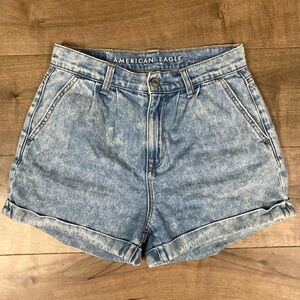 American Eagle Women’s Size 0 Mom Shorts Blue Denim Light Wash